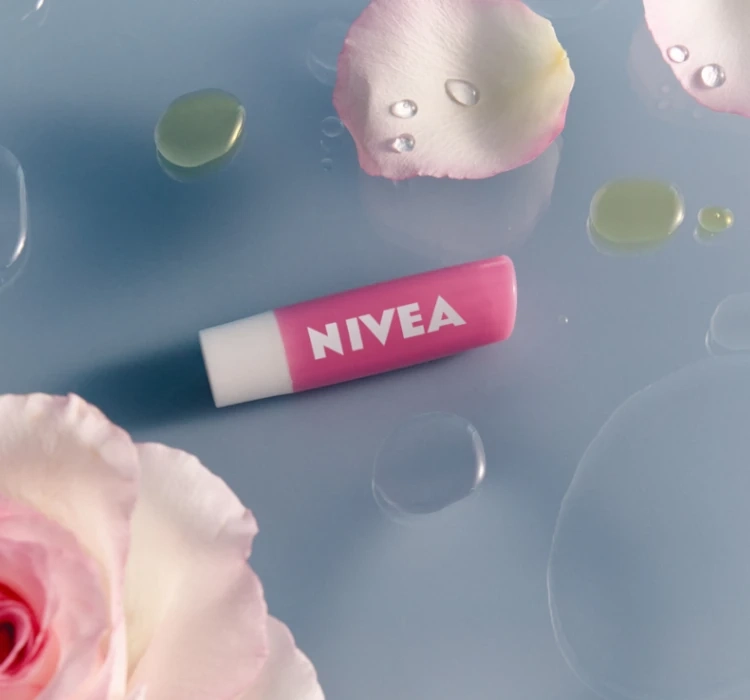 NIVEA ГУБНАЯ ПОМАДА ДЛЯ УХОДА SOFT ROSE 5,5МЛ