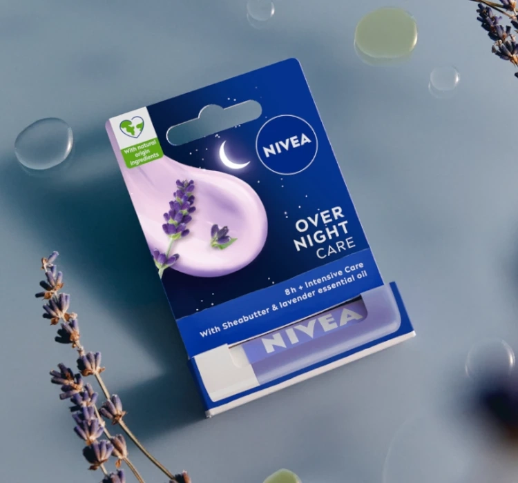 NIVEA OVERNIGHT CARE НОЧНАЯ ГИГИЕНИЧЕСКАЯ ПОМАДА ДЛЯ ГУБ 4,8Г