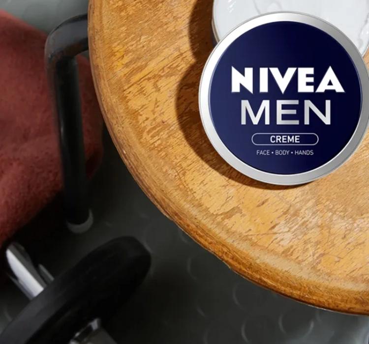 NIVEA MEN SENSITIVE ELEGANCE НАБІР КОСМЕТИКИ ДЛЯ ЧОЛОВІКІВ З КОСМЕТИЧКОЮ