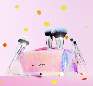 Makeup Revolution Glam Up Brush спонж + набір пензликів для макіяжу