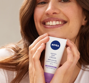 NIVEA 24H ЗВОЛОЖУВАЛЬНИЙ ЗАСПОКІЙЛИВИЙ КРЕМ НА ДЕНЬ 50МЛ