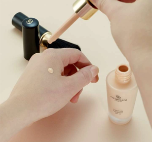 ORIFLAME GIORDANI GOLD LIQUID SILK FOUNDATION SPF12 ТОНАЛЬНИЙ ЗАСІБ ДЛЯ ОБЛИЧЧЯ VANILLA 30МЛ